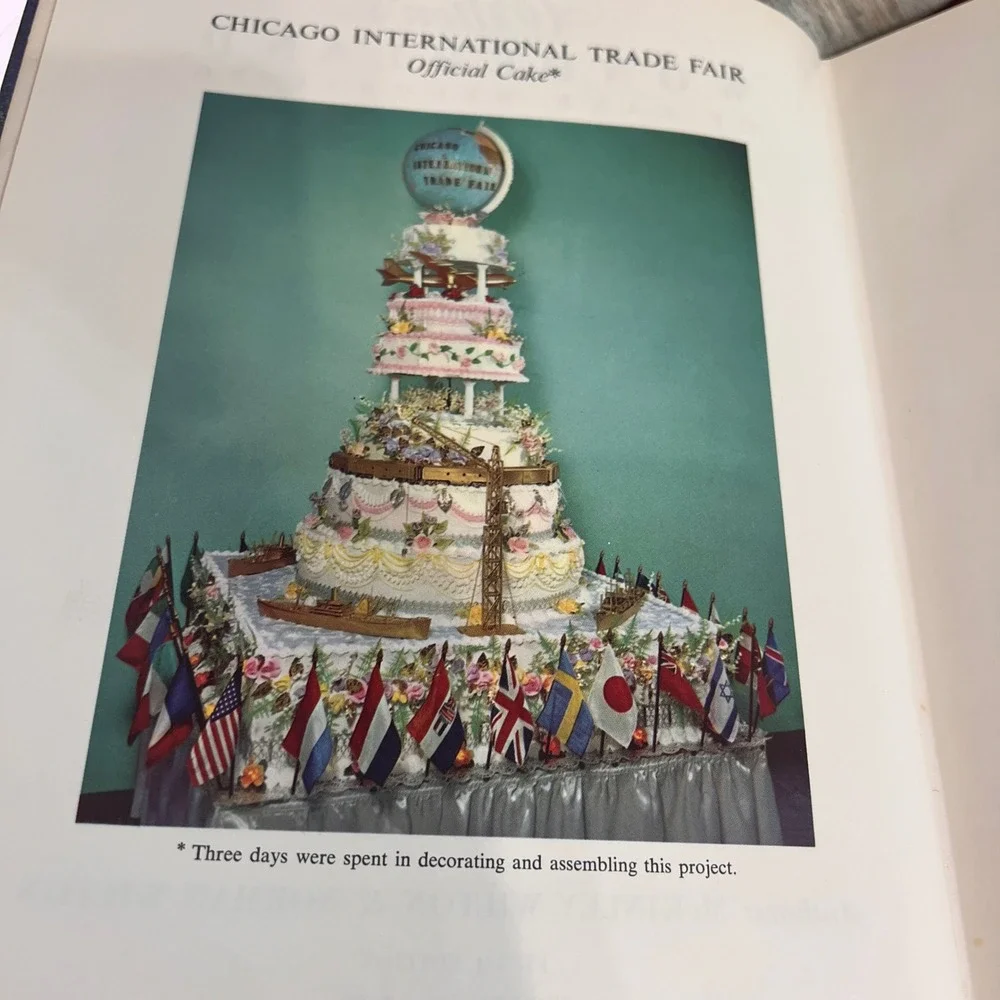 Wilton's Wonderland of‎ Cake Decorating 1968 5th Edition Hardcover Cookbook